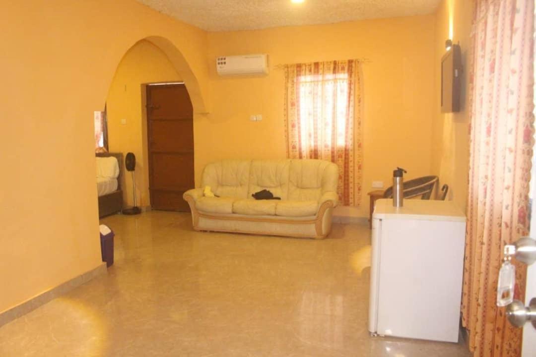 Debora Guest House Freetown Dış mekan fotoğraf