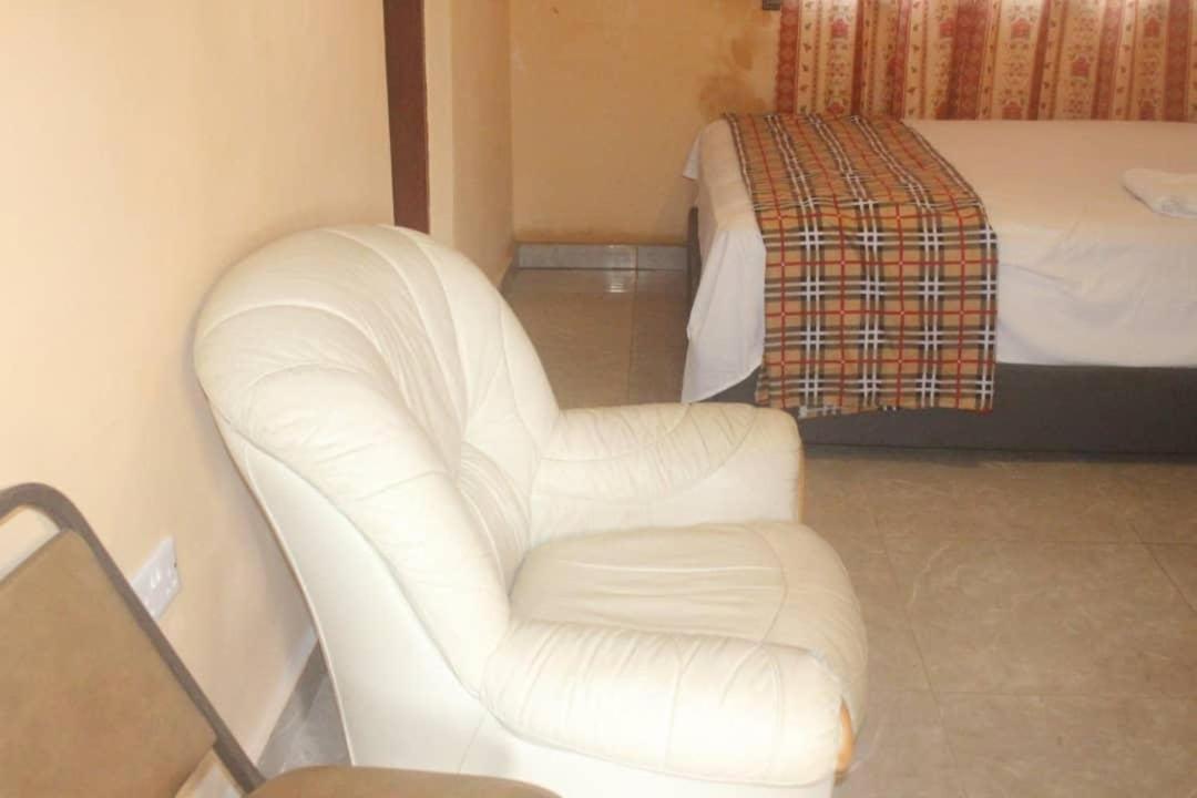 Debora Guest House Freetown Dış mekan fotoğraf