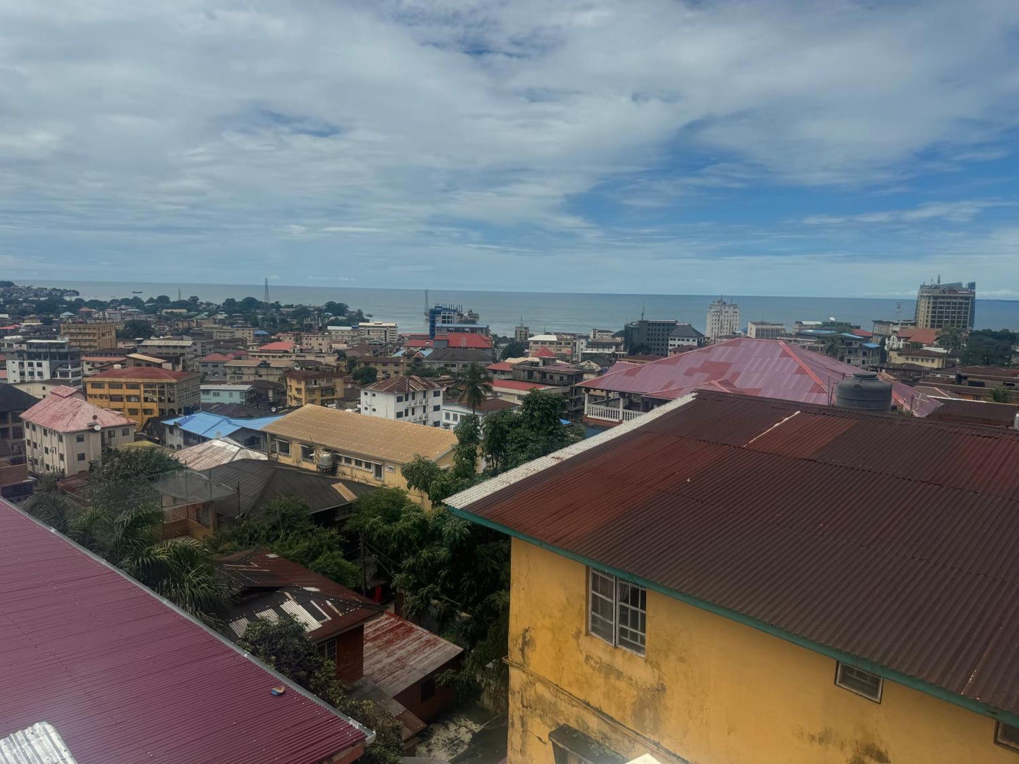Debora Guest House Freetown Dış mekan fotoğraf